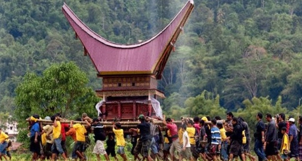 Tradisi “Tolu Batu Lalikan” Perekat Toleransi Antar Umat Beragama di Toraja