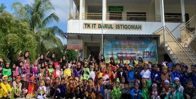 Sekolah TK di Palangka Raya Kenalkan Pancasila Lewat Karnaval Busana Adat