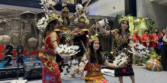 Berbagai Tarian Dayak Pukau Pengunjung Explora Kalimantan Fair 2024